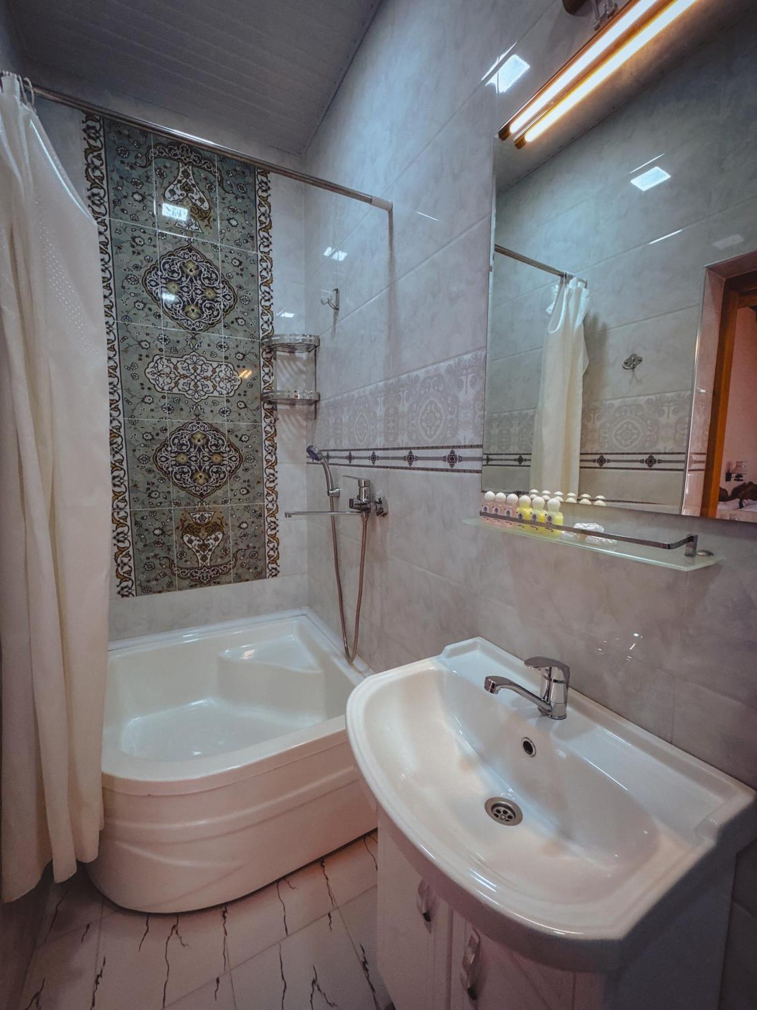 Old Gate Family Guest House Buxoro Luaran gambar
